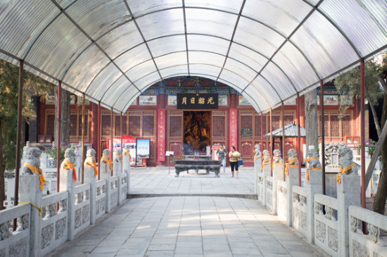 曹操将关羽首级葬于洛阳的关林,洛阳关林是埋葬关羽首级的地方吗