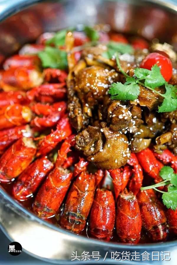 这家店的小龙虾百吃不厌,小龙虾选十三香还是油焖