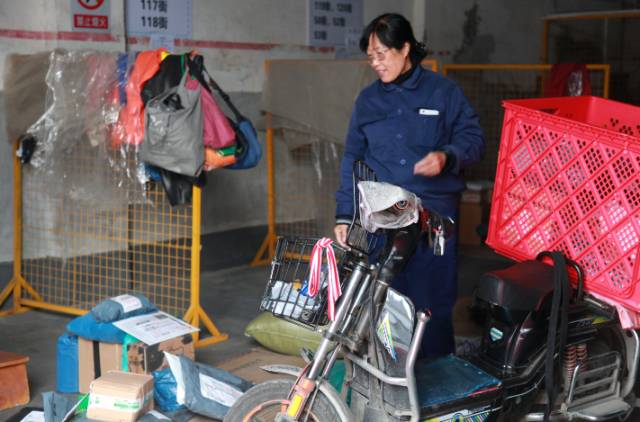 快递员月薪过万为什么依旧缺人,快递员工资不足5000