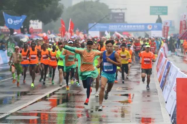 小微拼尽洪荒之力，全程记录杭马！杭州人30年前这样开跑