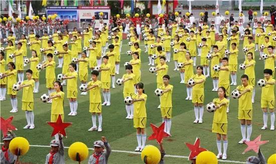 广安：快乐足球“红星”闪耀