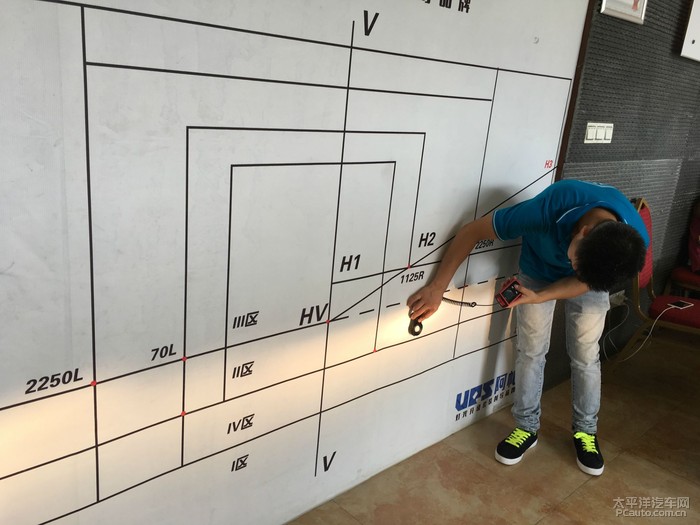 氙气灯跟led大灯有什么区别,2011年汉兰达换氙气灯泡