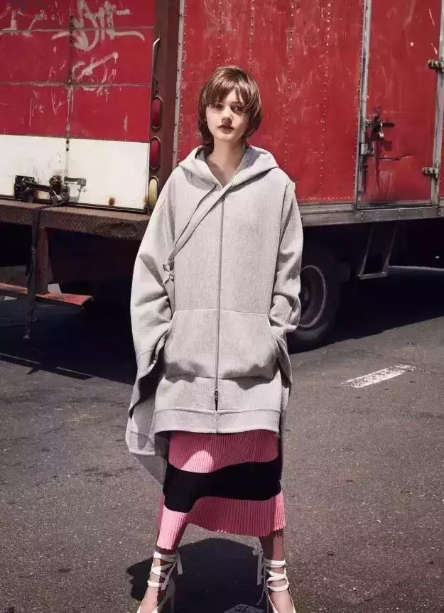 oversize卫衣怎么穿好看,oversize卫衣穿什么裤子