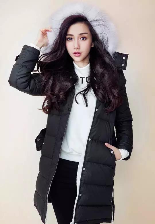 好冷啊！我只想躲进羽绒服里装成一个时髦的瘦子！