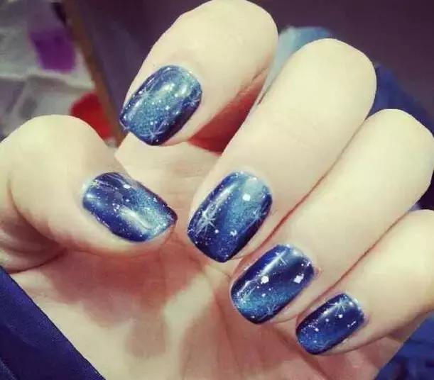 显手白的蓝黑色,显手白的高级颜色