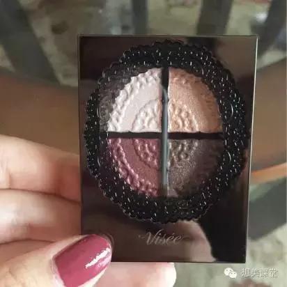 眼影用红色和复古红怎么画出眼影,想要温柔的眼妆选什么色系的眼影