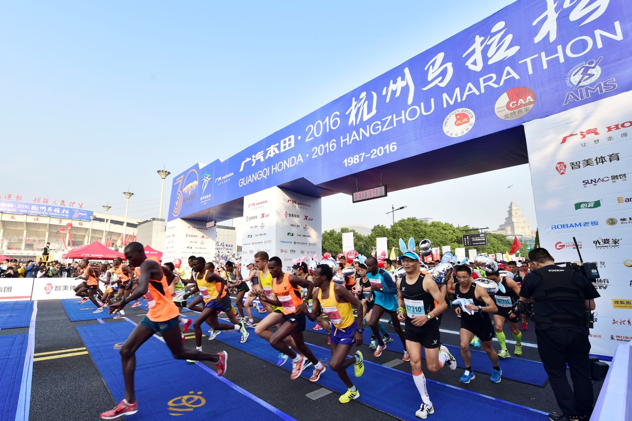 小微拼尽洪荒之力，全程记录杭马！杭州人30年前这样开跑