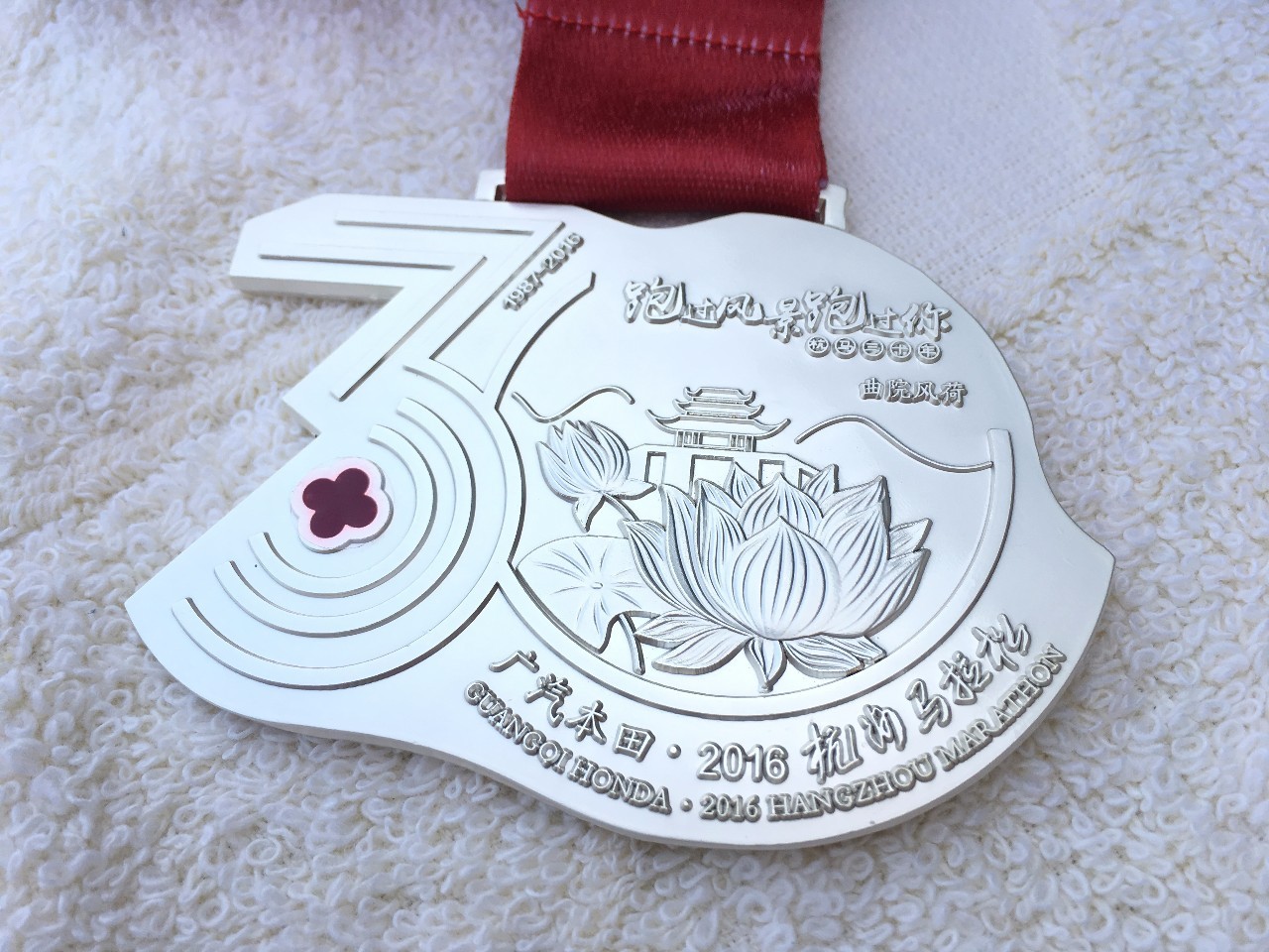 小微拼尽洪荒之力，全程记录杭马！杭州人30年前这样开跑