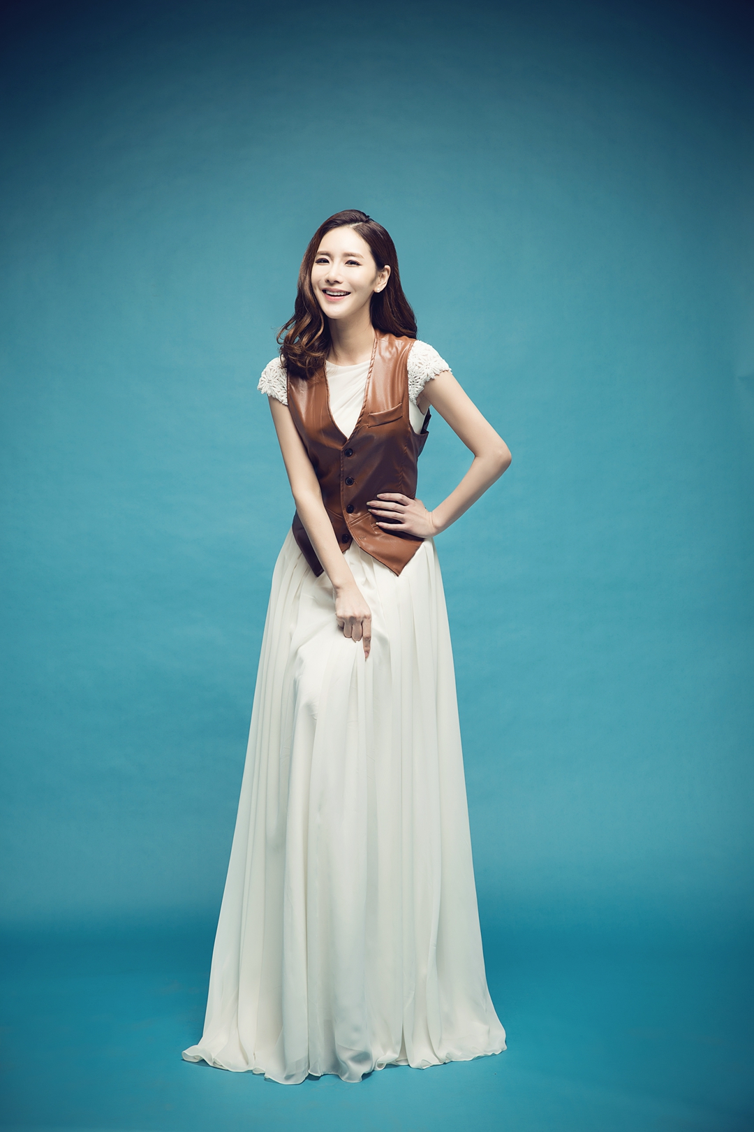 婚纱照姿势的摆法女士,拍婚纱照姿势是自己摆吗