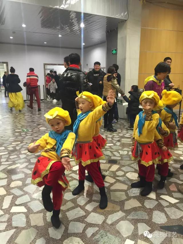 1983央视春晚精彩瞬间,历届春晚惊艳瞬间