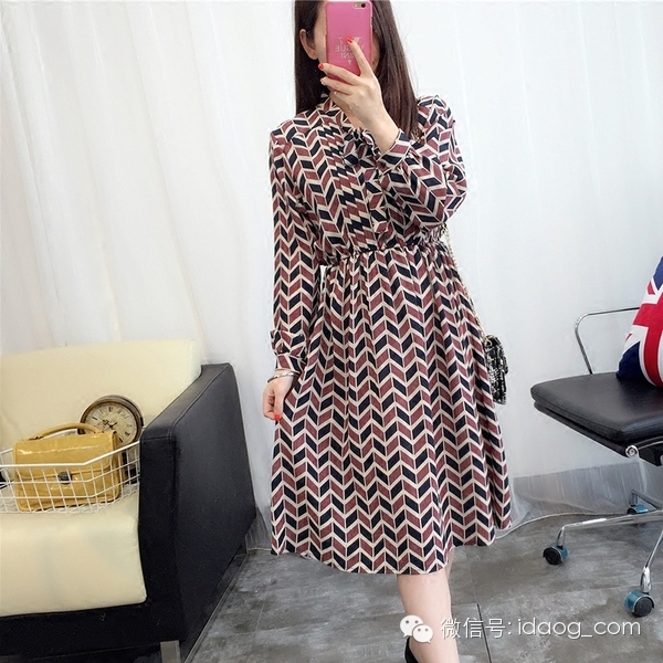 百变秋冬连衣裙减龄甜美风最受宠,最后一套减龄气质连衣裙