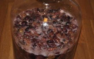 葡萄酒发酵十天后酸了怎么补救,自己酿的葡萄酒怎么去除酸味