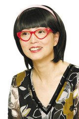 被周星驰捧红，与僵尸道长生死相恋的石榴姐，如今为何街边吃烤串