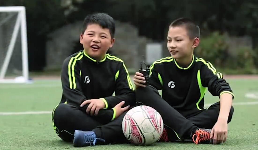 足球训练对小孩的成长有什么帮助,黎教练足球