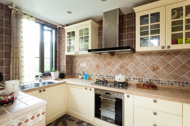 厨房清洁油烟机的正确方法,厨房油烟机清洁生活小妙招