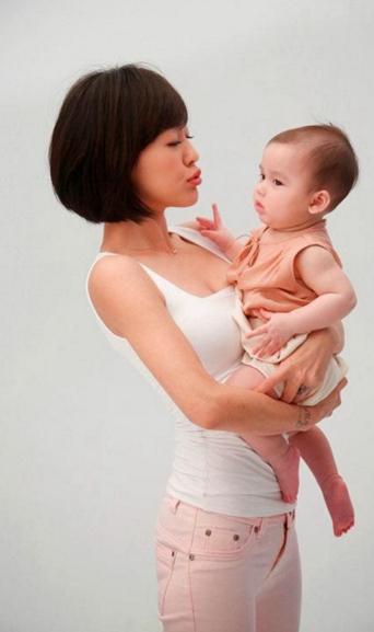 45岁贾静雯惊艳古装,贾静雯有点像的胖网红