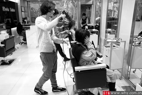 理发500元是不是太贵了,理发要9800元