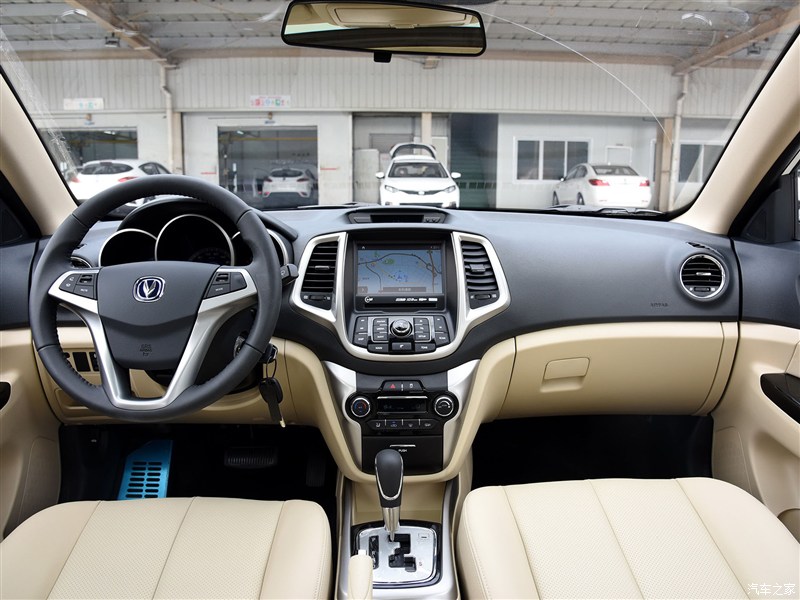 新手头一天上路怕熄火怕迷路？8万家轿自动导航全都有