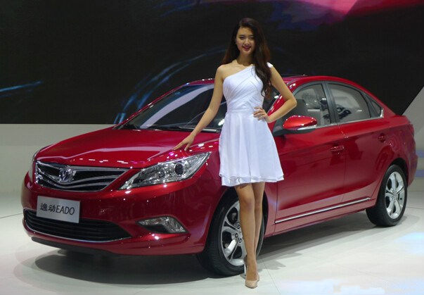 新手头一天上路怕熄火怕迷路？8万家轿自动导航全都有