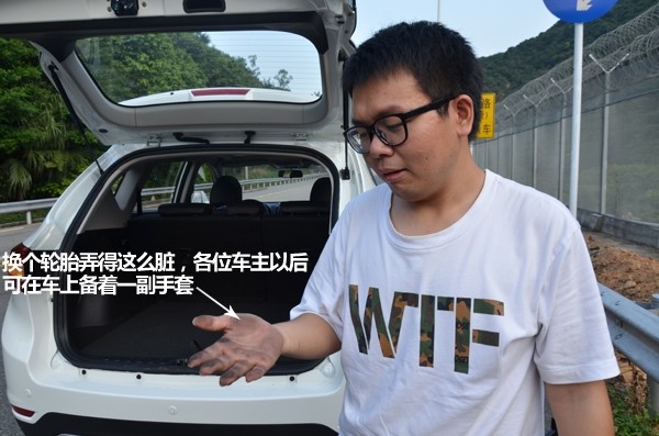 爆胎更换轮胎视频教程,爆胎怎么办教你怎么换轮胎