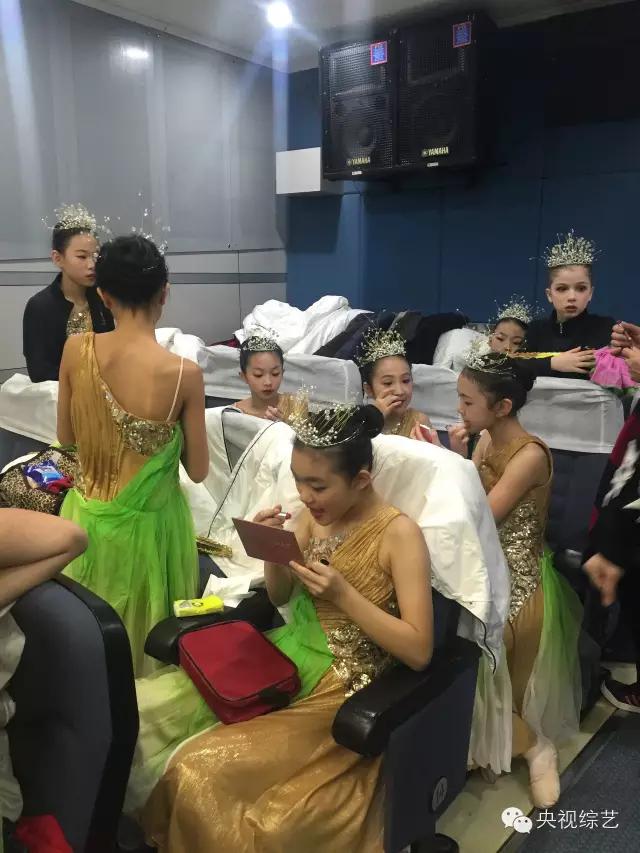 1983央视春晚精彩瞬间,历届春晚惊艳瞬间