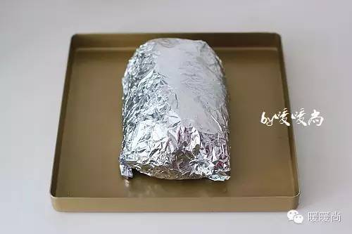 一只“满腹经纶”的荷香福包鸡