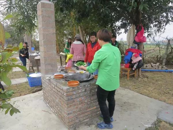 从东莞出发,不到两小时,就可以感受到靓爆灯的童话世界！