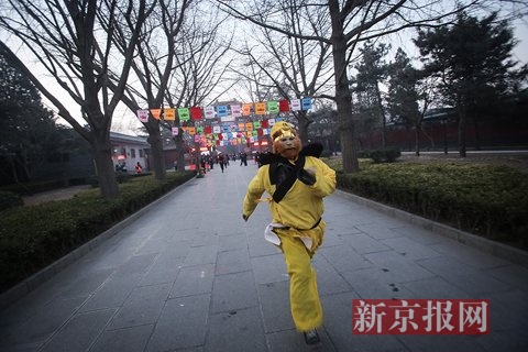 大年初一雍和宫烧香几点,大年初一雍和宫