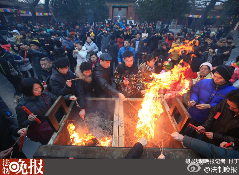 大年初一雍和宫烧香几点,大年初一雍和宫