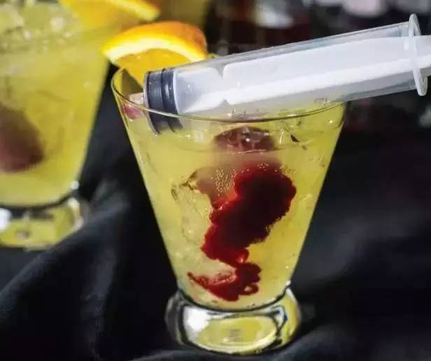 惊声尖叫万圣节|如何用一杯鸡尾酒迅速进入邪魅狂狷世界?