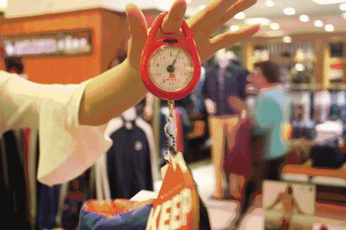 武汉最低温8度怕什么？我们给你测试了几十件轻羽绒服，还自带USB充电加热