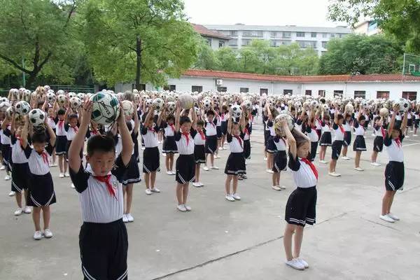 练好足球基本功,青少年校园足球政策
