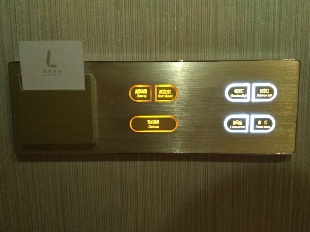 飞机延误三次后安全抵达,飞机延误三个半小时终于到家了