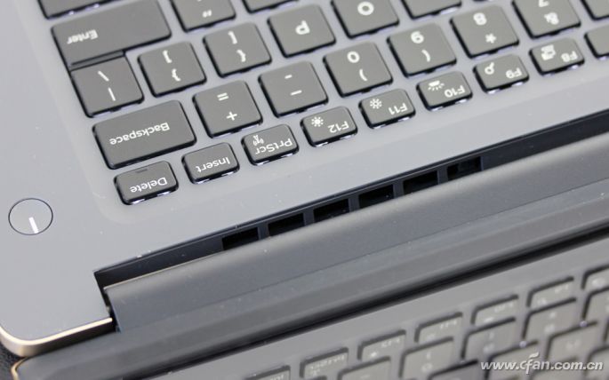 戴尔燃7000r1525s,戴尔燃7000黄白交替