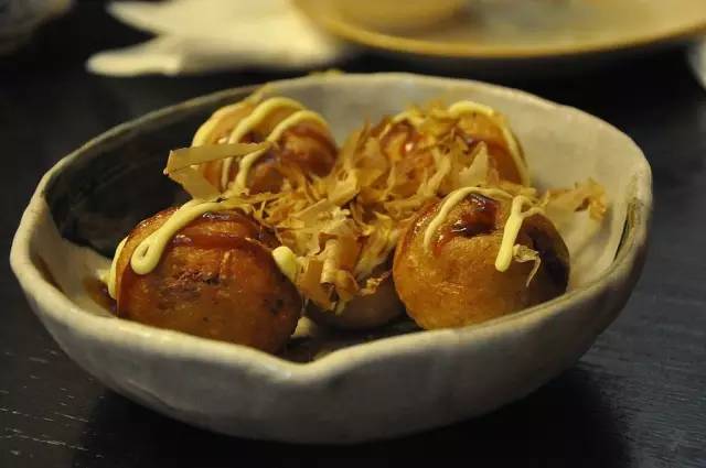 新白鹿、绿茶3折，炉鱼、乐伯部队锅半价，哈根达斯买一送一西湖边上的老牌商场，要用6天承包你的胃！