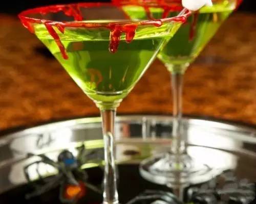 惊声尖叫万圣节|如何用一杯鸡尾酒迅速进入邪魅狂狷世界?