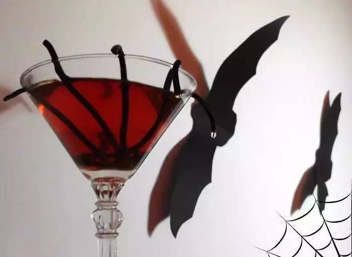 惊声尖叫万圣节|如何用一杯鸡尾酒迅速进入邪魅狂狷世界?