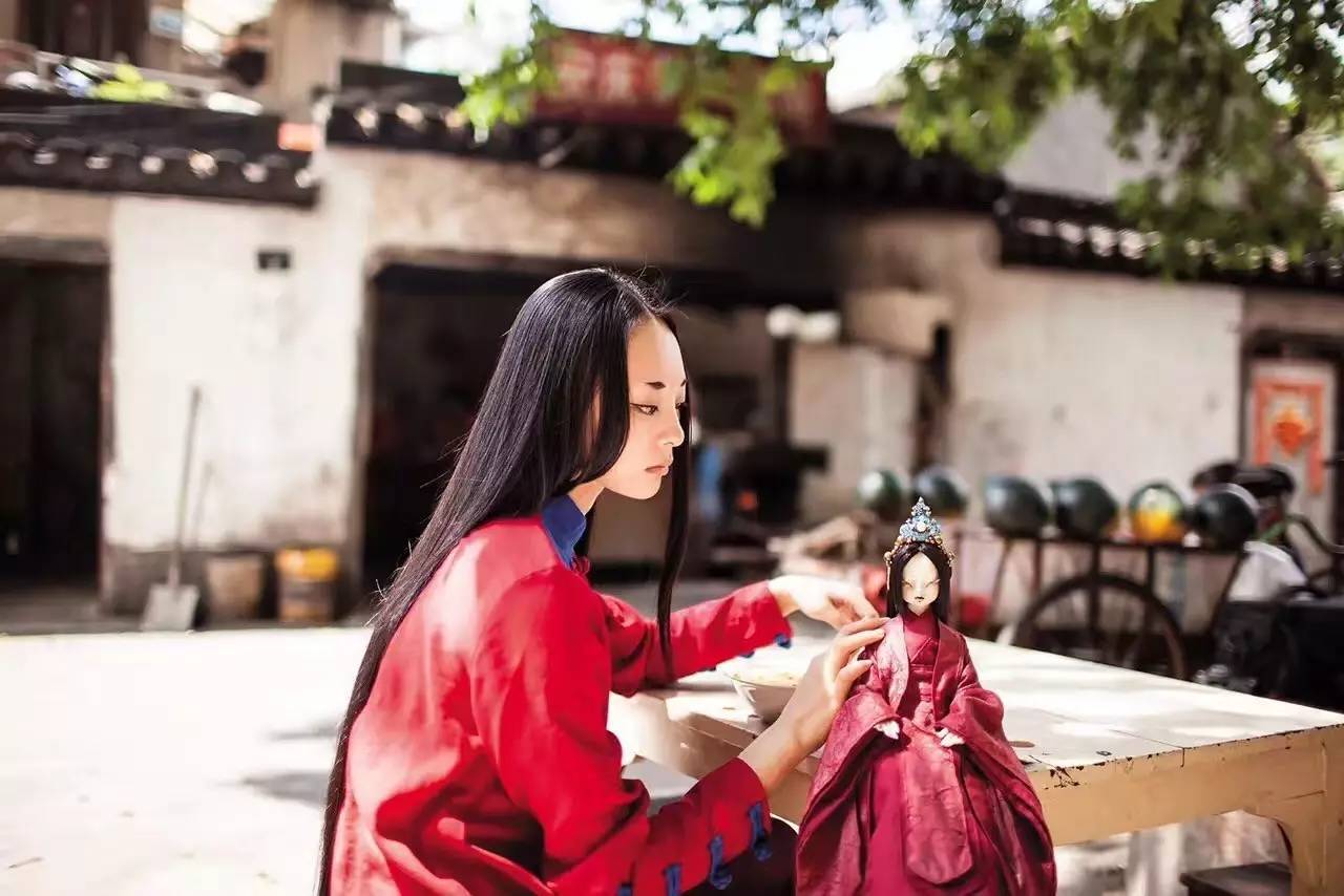 他们为何痴迷一尊动辄数千上万元的BJD娃娃？|封面报道