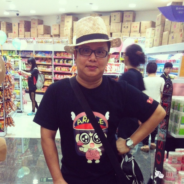 这个店家精通庖丁解猪的绝技，竟能把猪杂分成三十多个精品，让你吃到不同的美味与新鲜