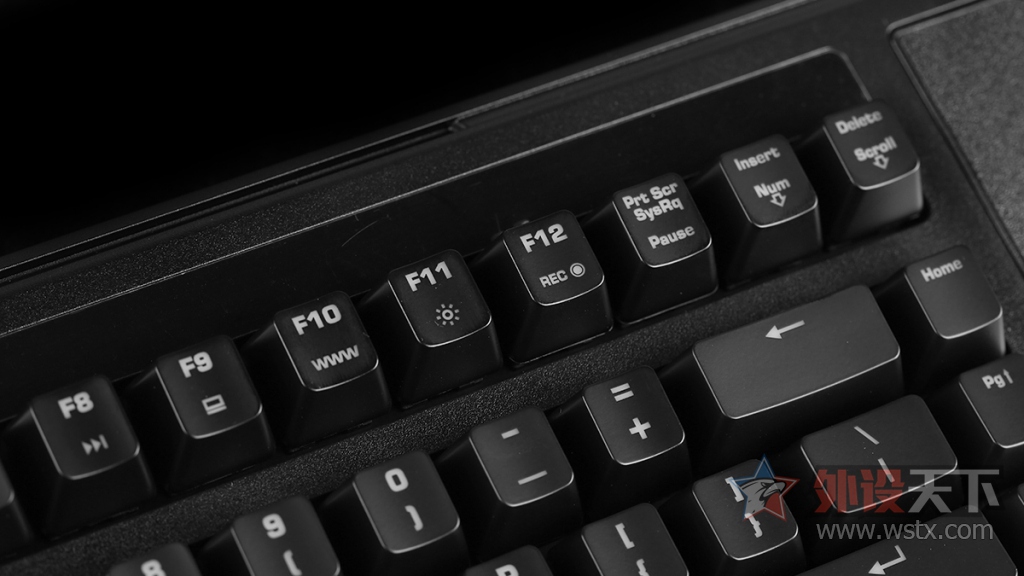 官方评测冰豹ROCCATSOVA游戏膝板图赏简评:腿上游戏