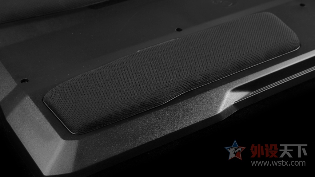 官方评测冰豹ROCCATSOVA游戏膝板图赏简评:腿上游戏