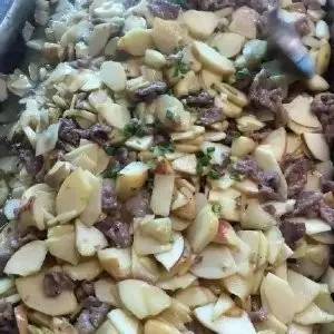 观点集市砂锅大嘴猴，一份9块钱！高校食堂真会玩...