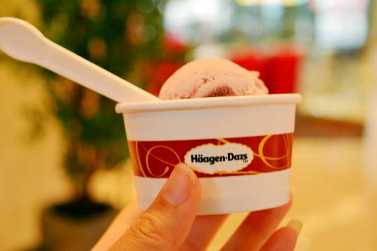 新白鹿、绿茶3折，炉鱼、乐伯部队锅半价，哈根达斯买一送一西湖边上的老牌商场，要用6天承包你的胃！