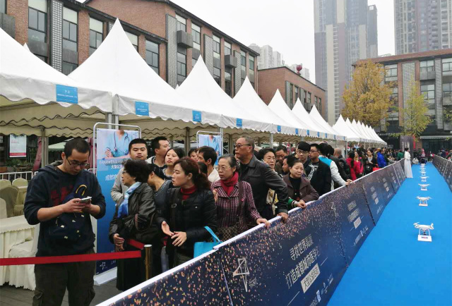 3000人挤爆东郊记忆，只为看他一眼