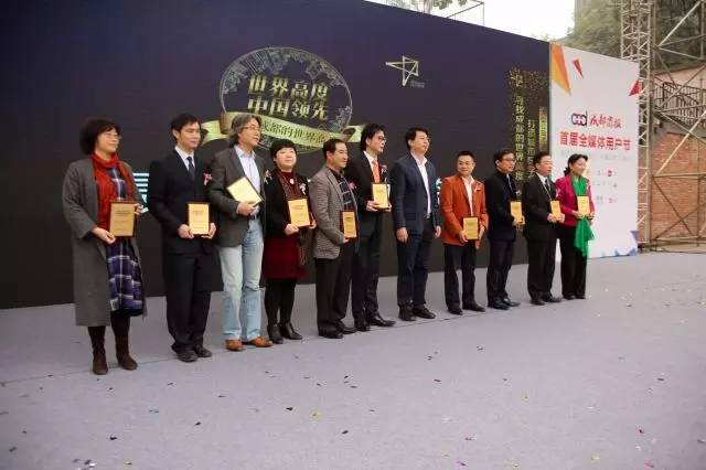 3000人挤爆东郊记忆，只为看他一眼