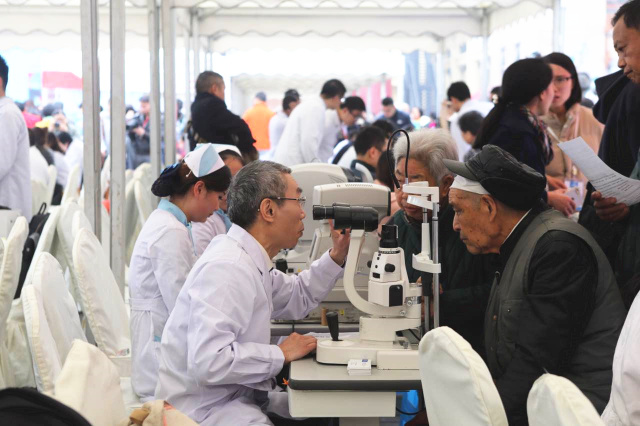 3000人挤爆东郊记忆，只为看他一眼