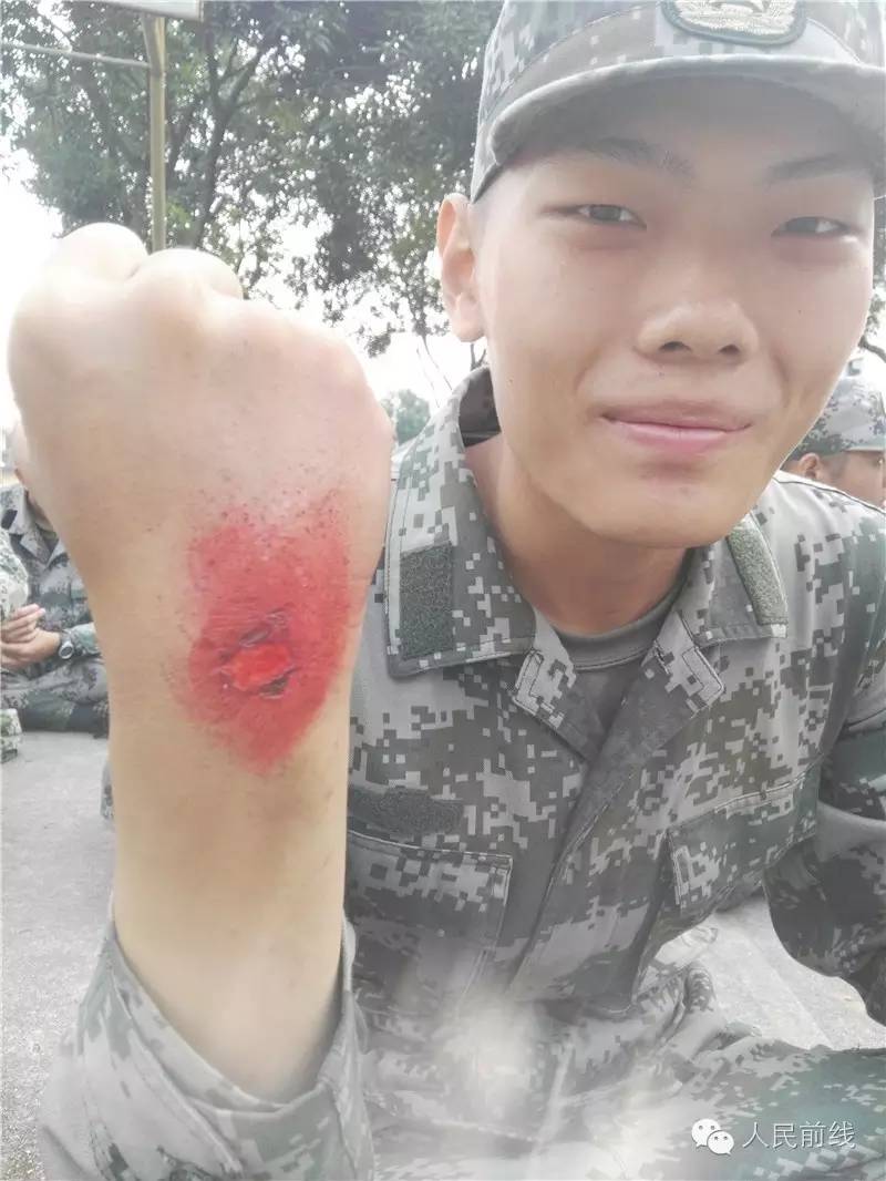 火热军营参军报国,00后新兵成长为军营男子汉