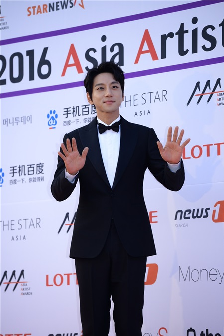 防弹和exo颁奖典礼,yes首尔出席活动视频