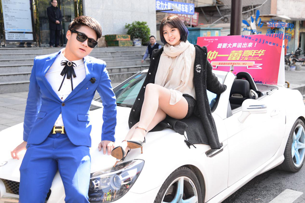 帅哥美女街头拥抱,帅哥美女表达爱意