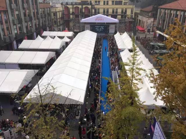 3000人挤爆东郊记忆，只为看他一眼